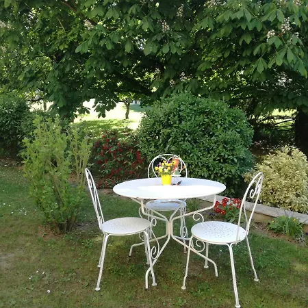 Les Hautes Marnes Circuit Le Mans 住宿加早餐酒店