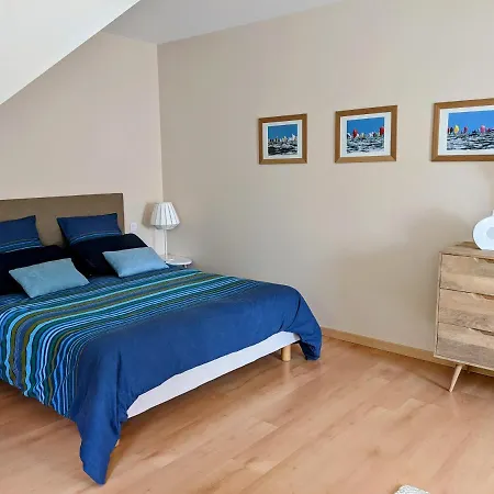 Les Hautes Marnes Circuit Le Mans 住宿加早餐酒店 *