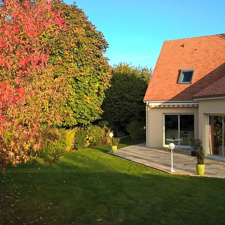 Les Hautes Marnes Circuit Le Mans Bed & Breakfast *