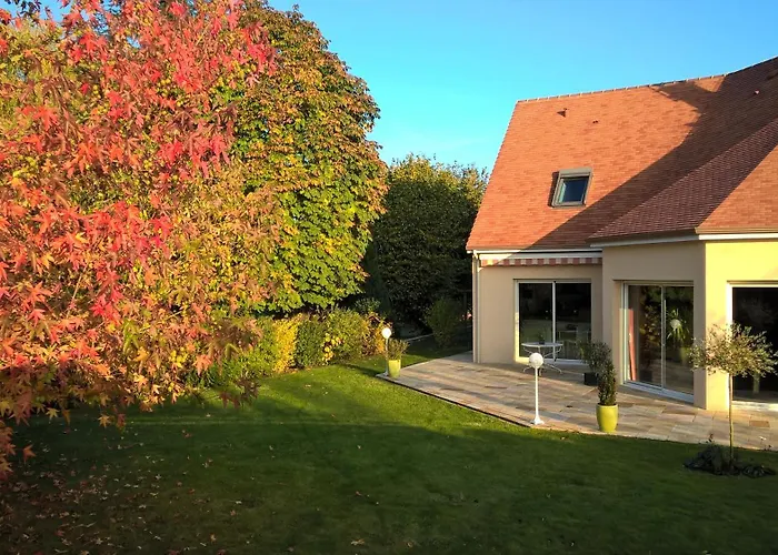 Les Hautes Marnes Circuit Le Mans Bed & Breakfast *